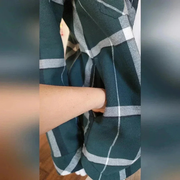 Woods Women's Evelyn Flannel Shacket Relaxed Fit Small Green Plaid - Picture 12 of 16